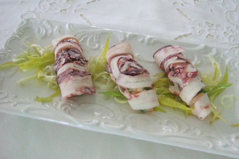 Cannoncini di polpo al gelsomino e vaniglia ripieni di insalata russa  delicata - Armonia in tavola, menu per quattro stagioni